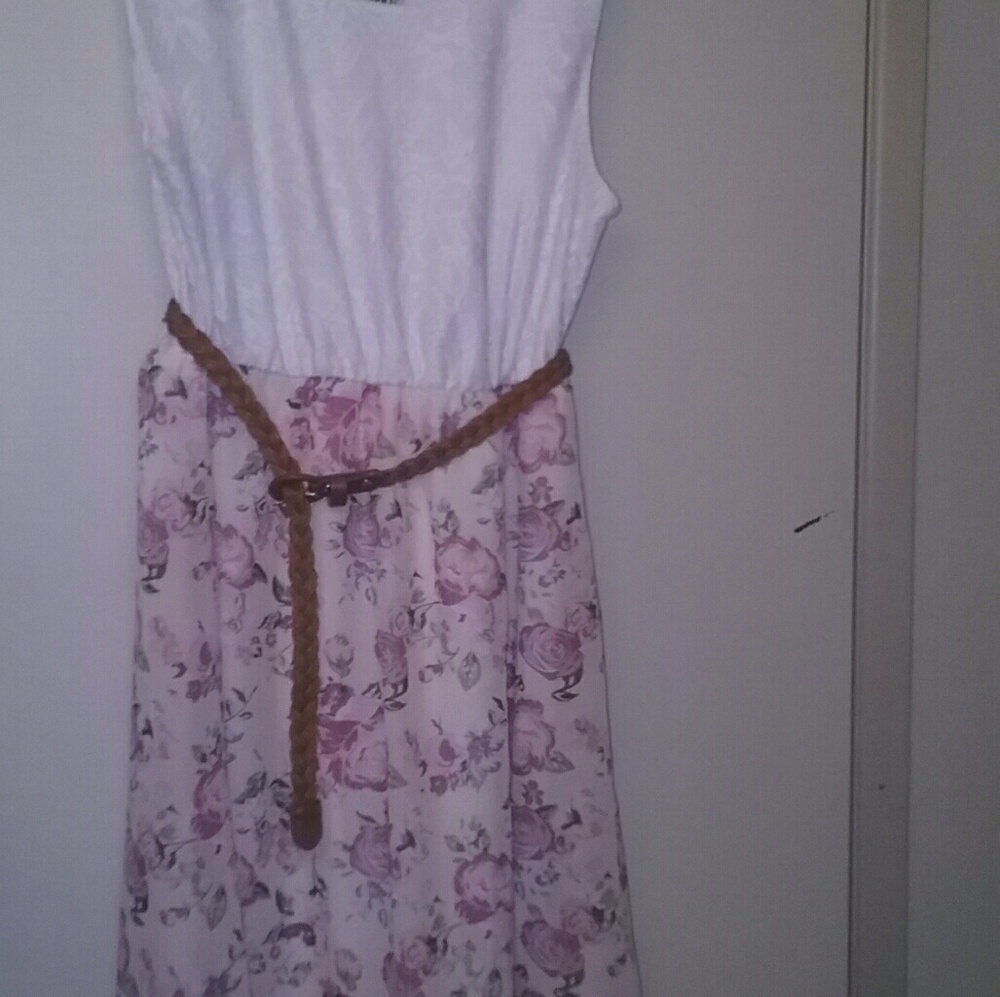 Almost famous floral dress. Country chic. - Picture 3 of 8